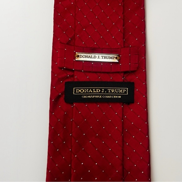 Donald J. TRUMP Signature Collection Handmade Silk Tie Red Diamond Pattern Bold - Picture 5 of 6